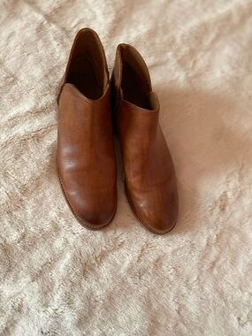 Frye women’s brown ankle booties side zip low heel